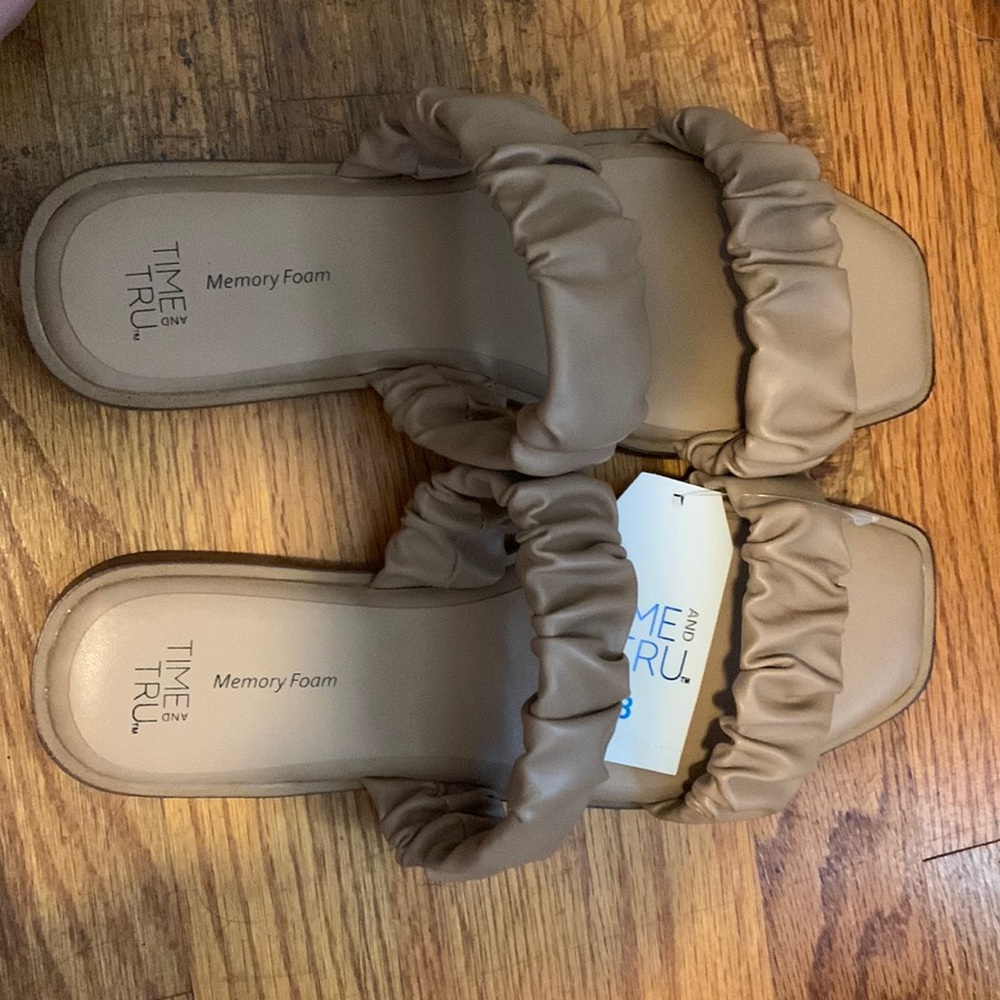 Time and Tru size 8 sandal